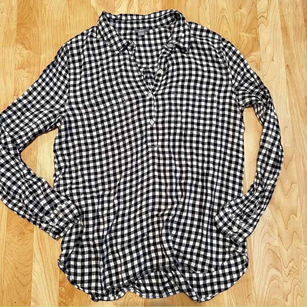 Aerie Blue and White Gingham Plaid Long Sleeve Half Button Top Women’s Medium